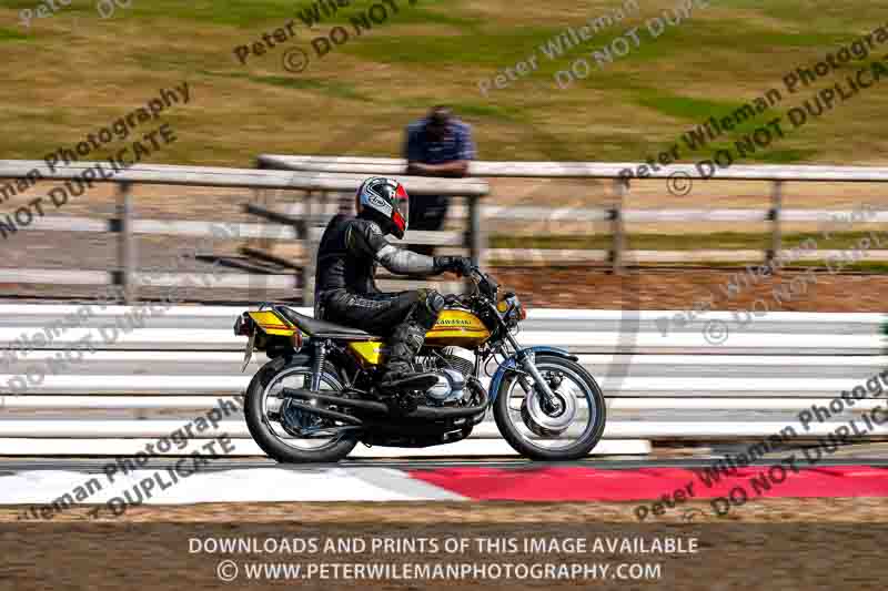 Vintage motorcycle club;eventdigitalimages;mallory park;mallory park trackday photographs;no limits trackdays;peter wileman photography;trackday digital images;trackday photos;vmcc festival 1000 bikes photographs